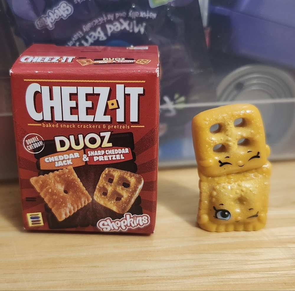 Shopkins Cheez-It Duoz Mini Playset Red & Yellow Figures